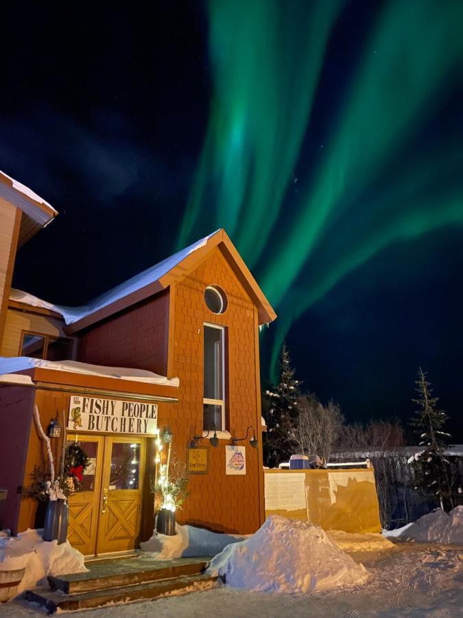 Aurora Bayside Inn Йеллоунайф Экстерьер фото